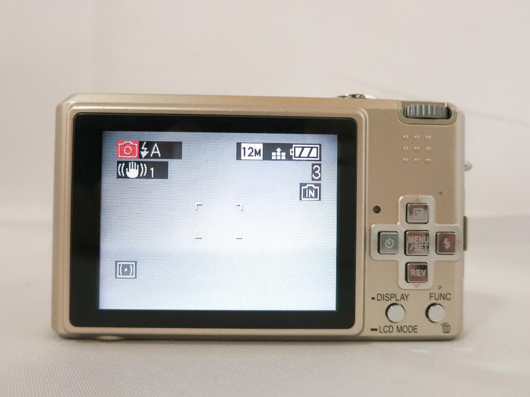 デジタルカメラ／Panasonic LUMIX DMC-FX100 ゴールド