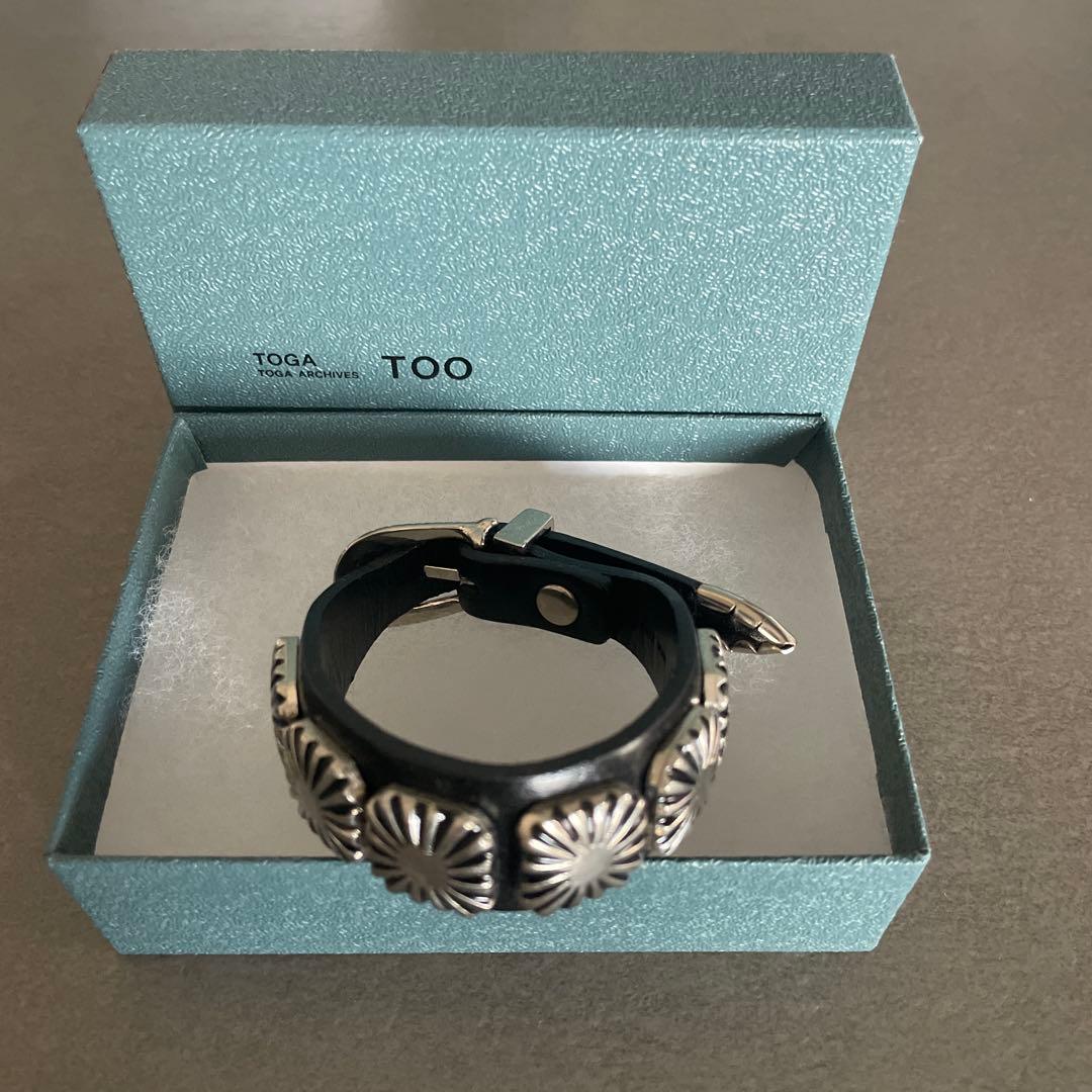 TOGA レザー スタッズバングル