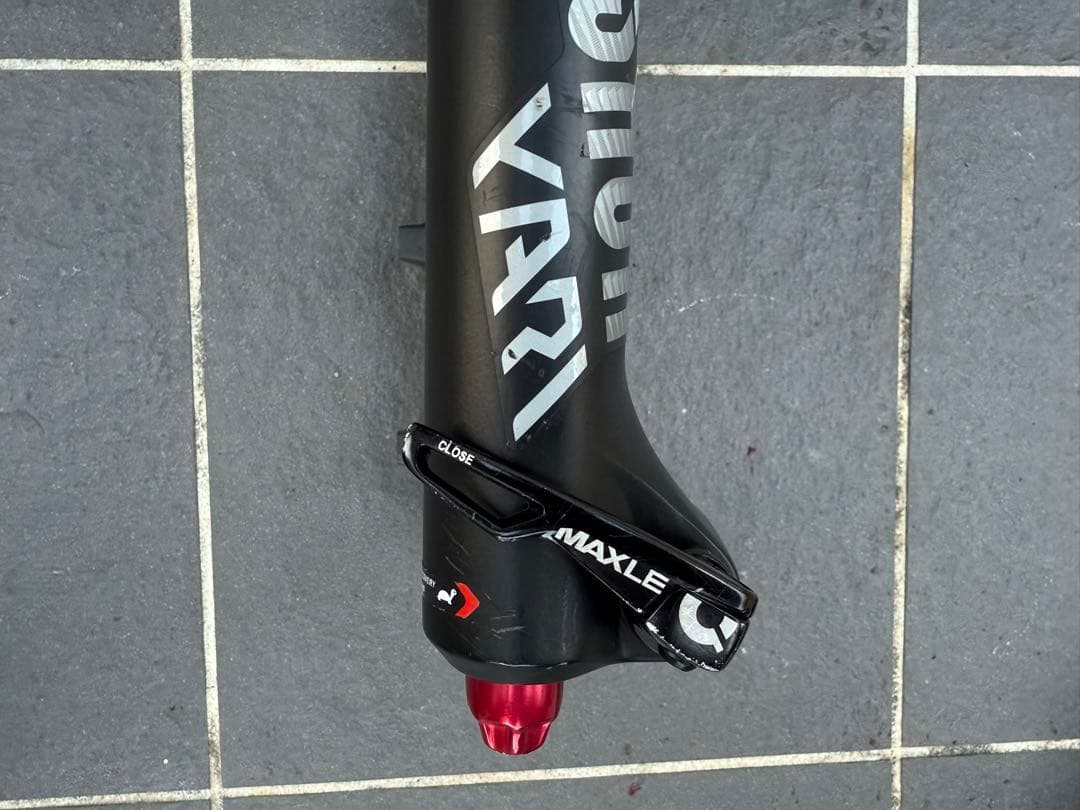 RockShox Yari RC 27.5 160mm サスペンションフォーク