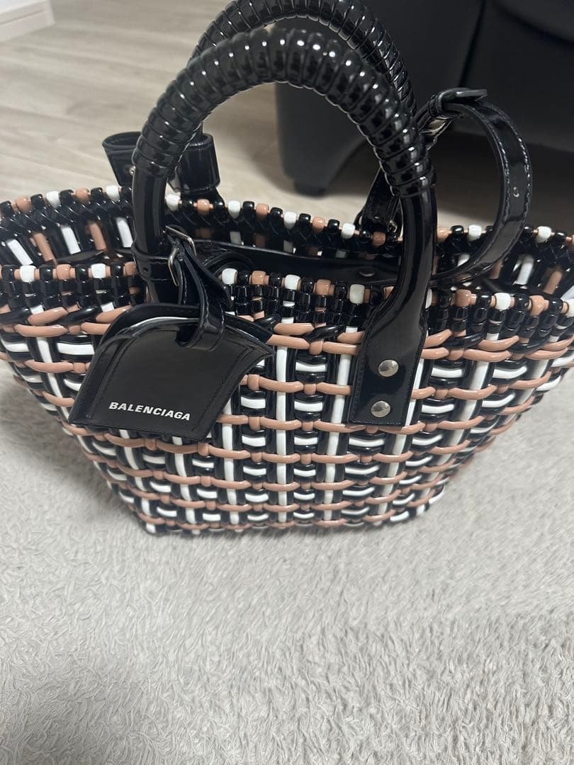 BALENCIAGA かごバッグ ブラック・ホワイト・ベージュ　ビストロXS