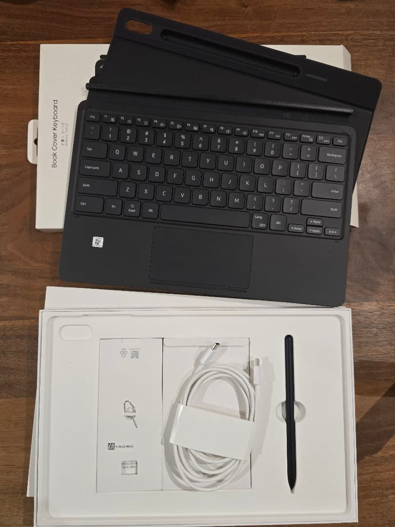 Galaxy Tab S8＋ 国内版Wi-Fiモデル　ブックカバーキーボード付き