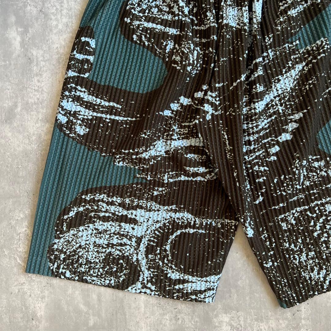 オムプリッセイッセイミヤケ　幻の一本　総柄　プリーツワイドショーツ　美品