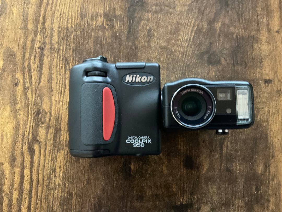 NikonニコンCOOLPIX 950 美品　(箱・書類全て有り)