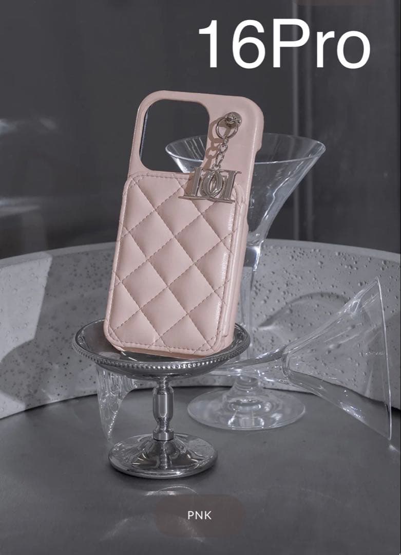 ダーリッチ キルティングミラーDDチャーム iPhoneケース 16 Pro