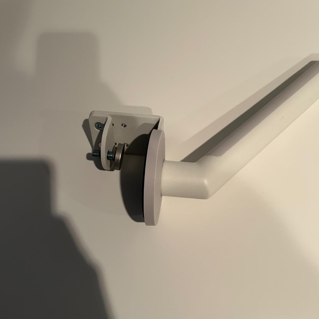 定価：¥48,400　ハーマンミラー　フローモニターアーム