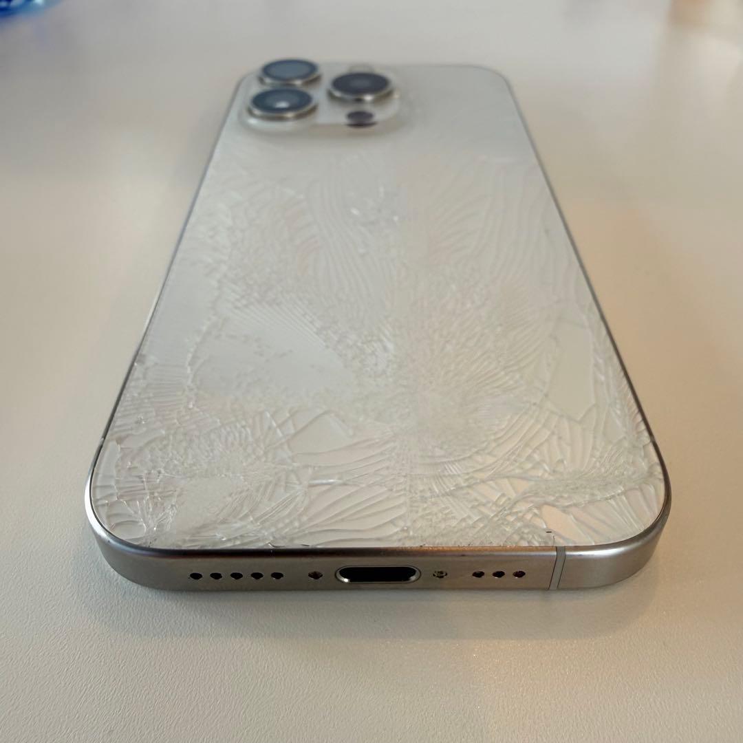 iPhone 15 Pro 265Gホワイト本体 ジャンク