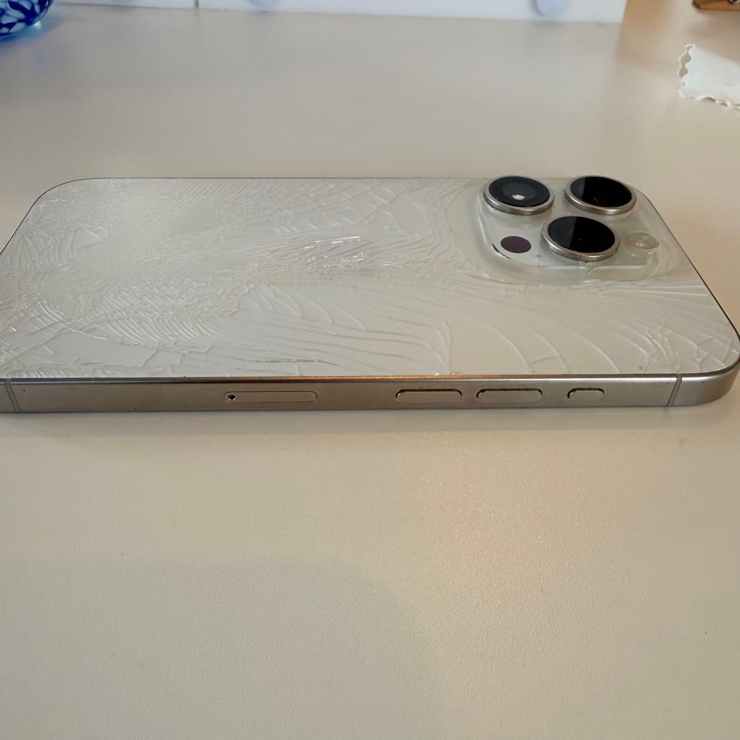 iPhone 15 Pro 265Gホワイト本体 ジャンク