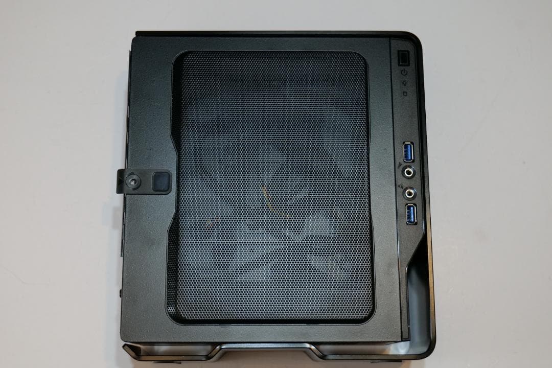 中古 IN WIN IW-BQ696S Chopin ITX PCケース