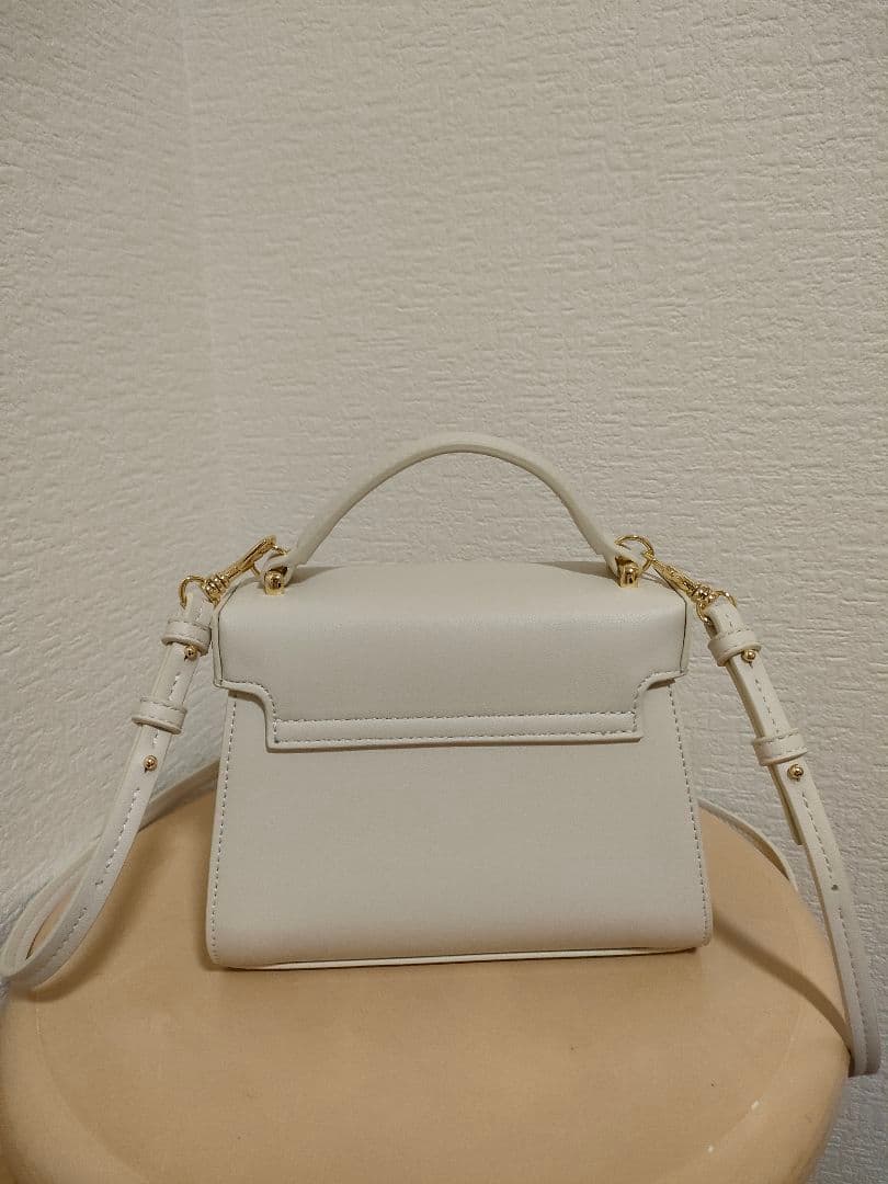 セルフォード　リュタンビジュースタッズポシェット　アイボリー