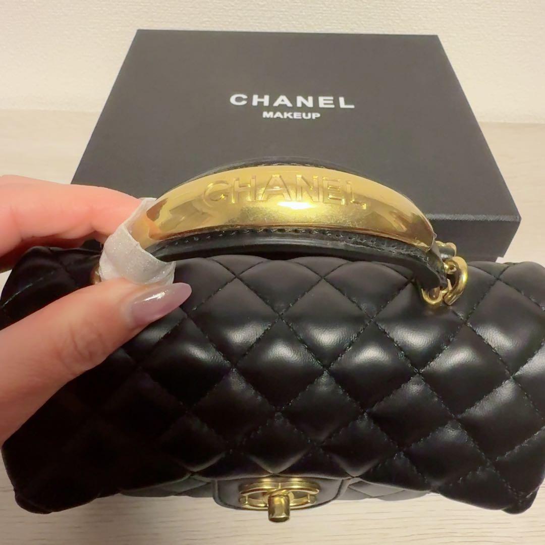 CHANEL ロゴハンドル キルティング ショルダーバッグ ノベルティ