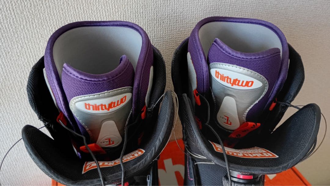 【THIRTYTWO】24〜24.5cm レディース　スノーボードブーツ