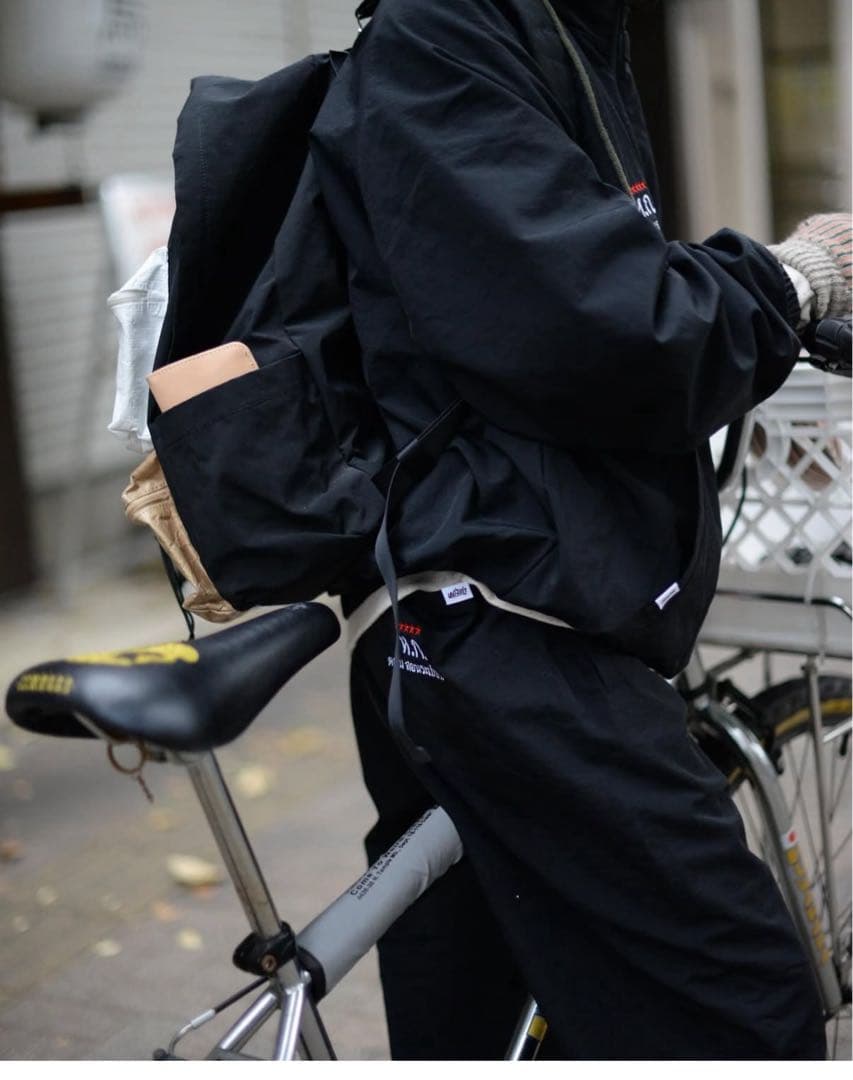 ヤンガオ　yanggao トラックスーツ　セットアップ黒