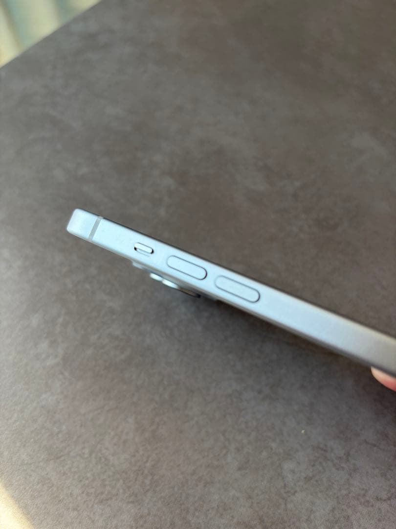 スマートフォン本体 スリムデザイン