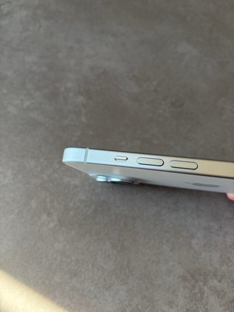 スマートフォン本体 スリムデザイン