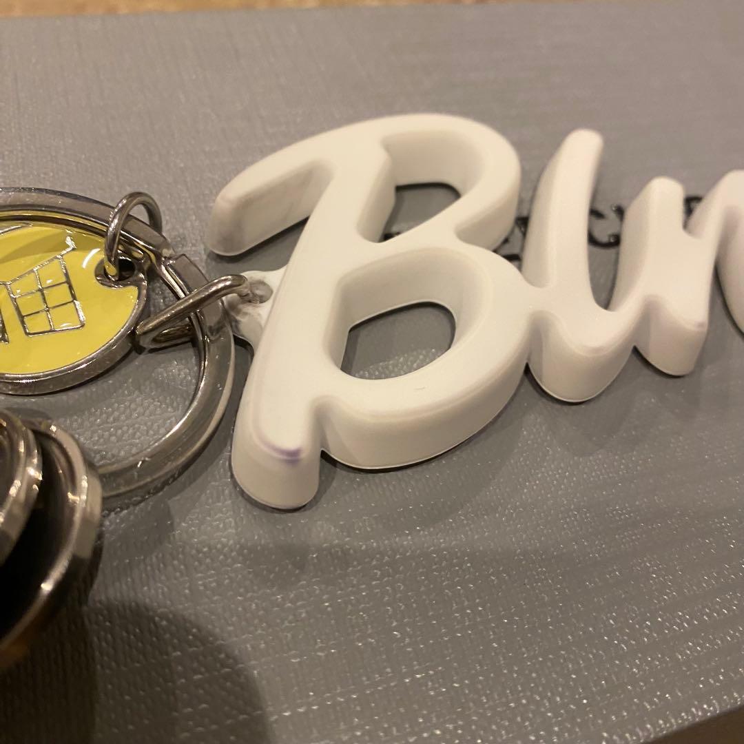 BALENCIAGA バレンシアガ　ロゴチャーム