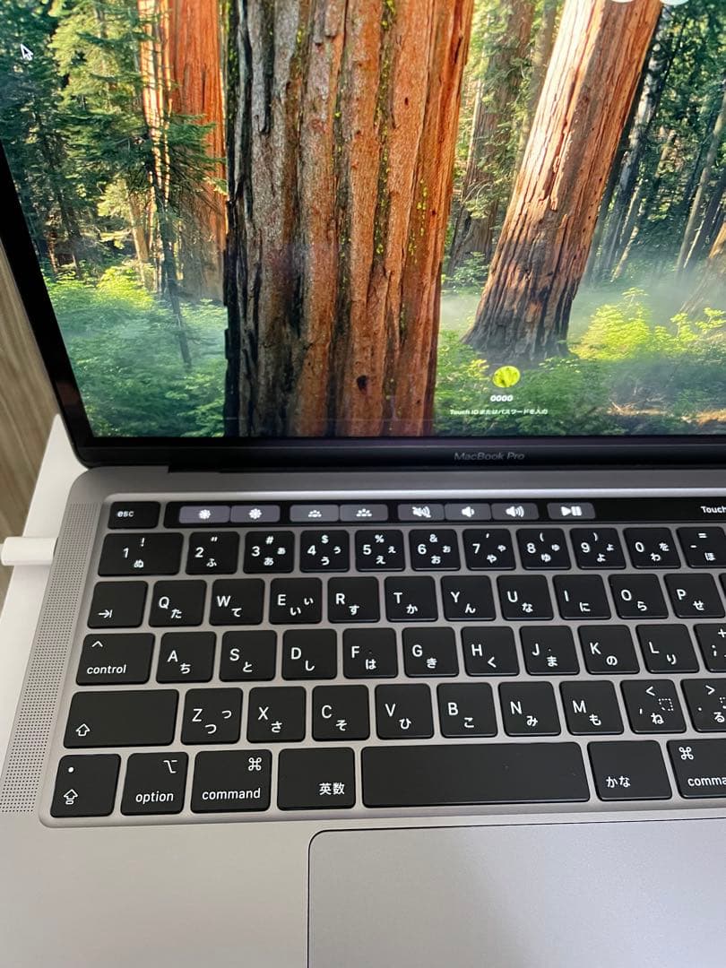 美品 MacBook Pro 2020 13インチ TouchBar 付き