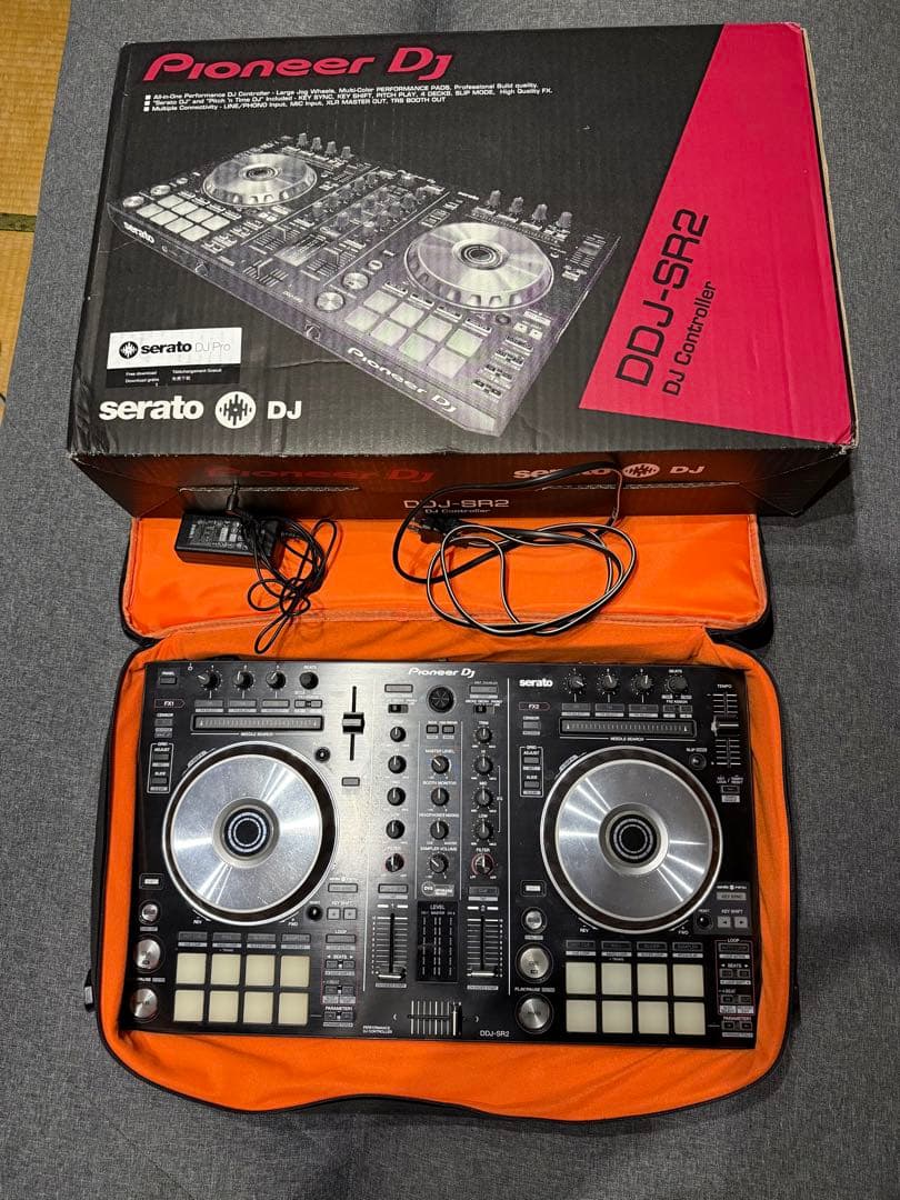 Pioneer DJ DDJ-SR2 コントローラー