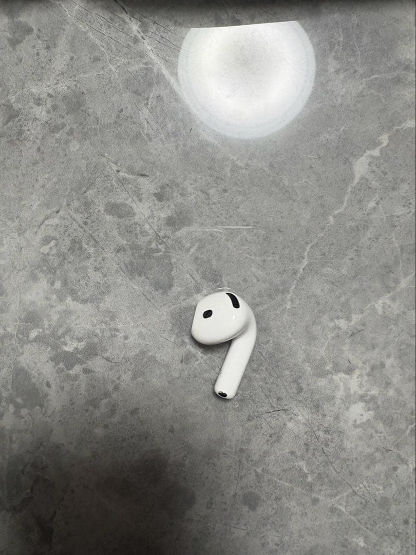 AirPods4 ノイズキャンセリング付き　右耳