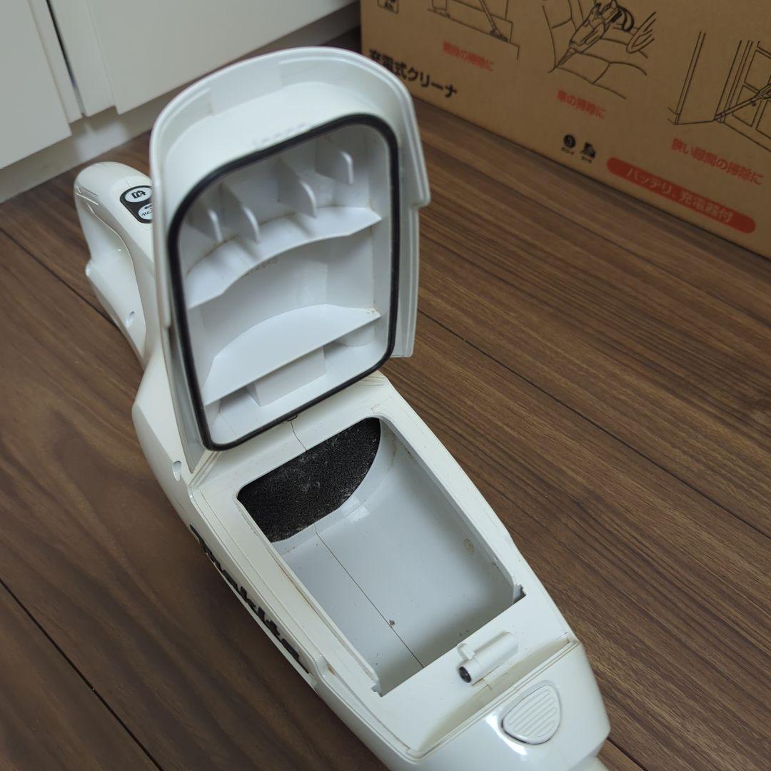 マキタ 充電式クリーナ 10.8V バッテリー・充電器付 CL107FDSHW