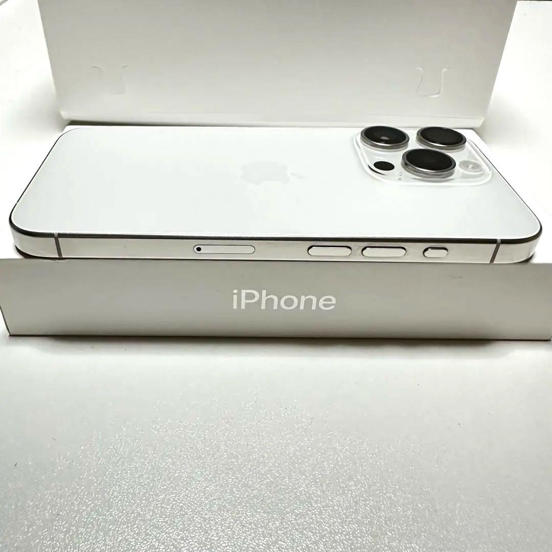 iPhone 15 Pro 256GB SIMフリー バッテリー残量100%