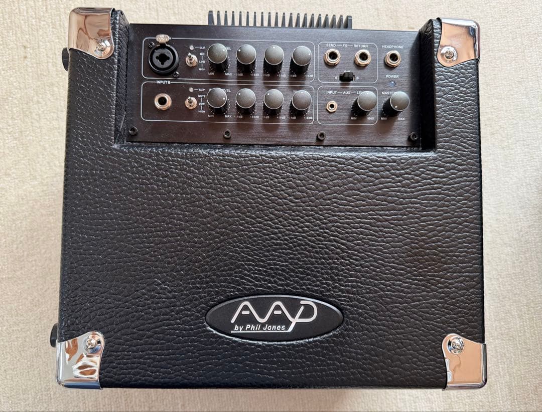 NEO-POWER ベースアンプAAD by Phil Jones。