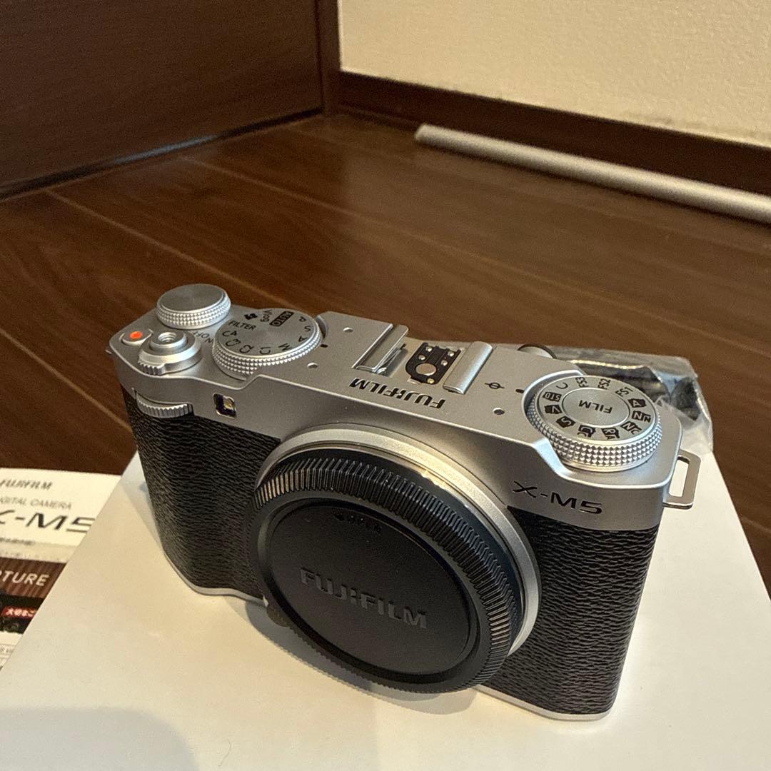 FUJIFILM ミラーレスカメラ X-M5 シルバー 本体
