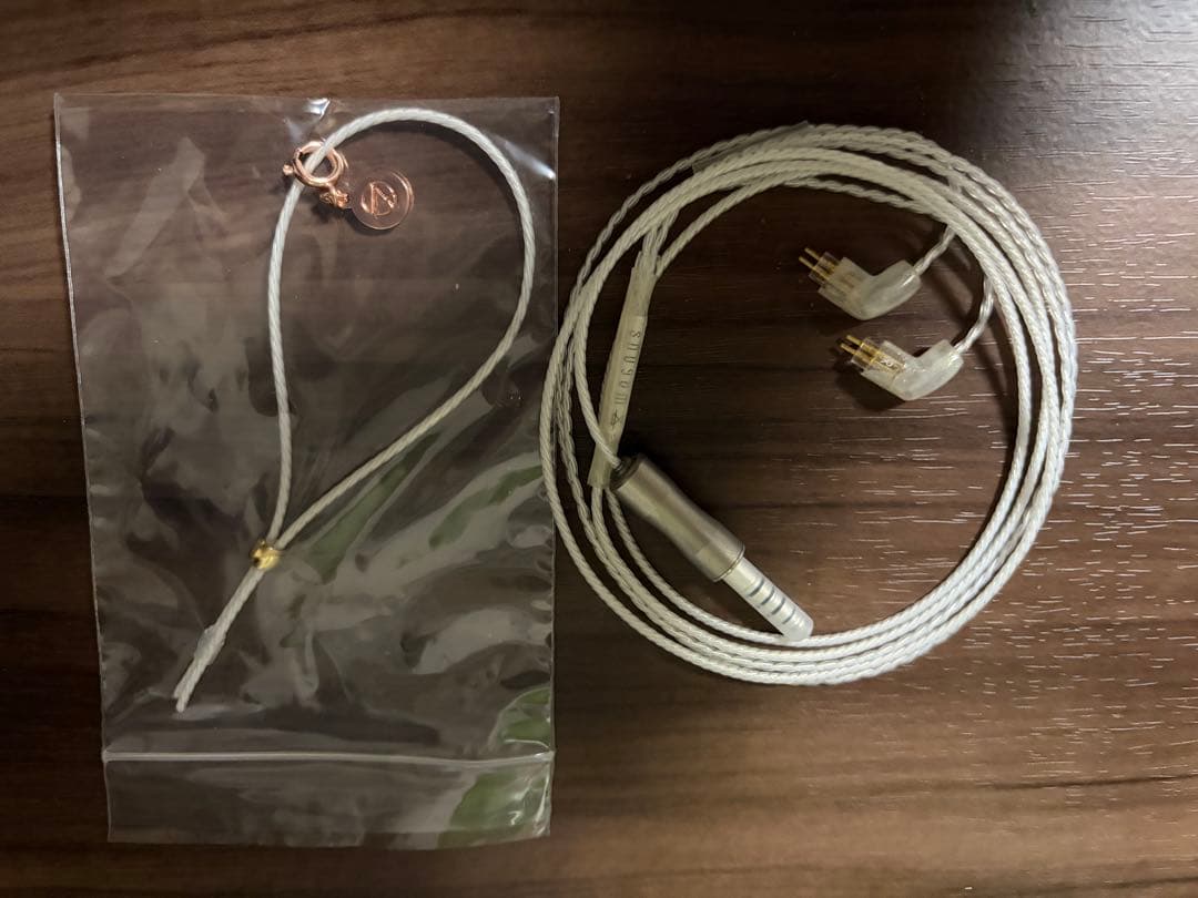 WAGNUS.  Crystal Lily 4.4mm 5極 2pin