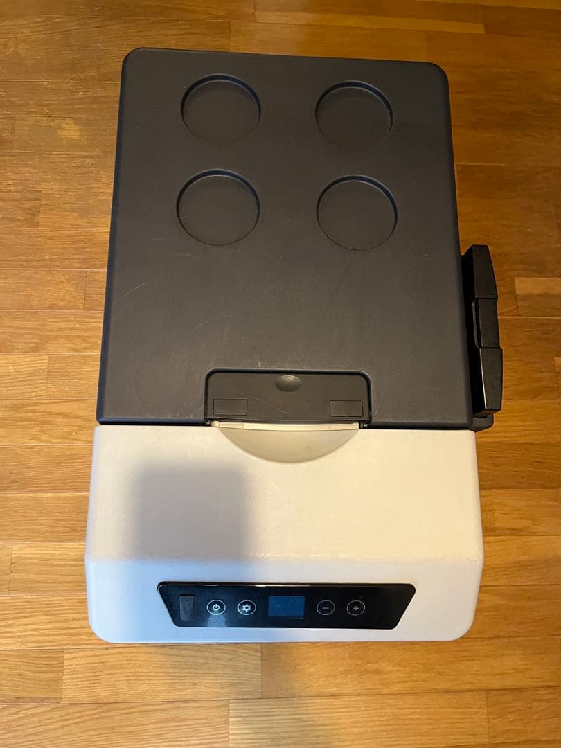 値下げ済み　バッテリー付き ポータブル冷蔵庫 デジタル表示 車載用　アウトドア用