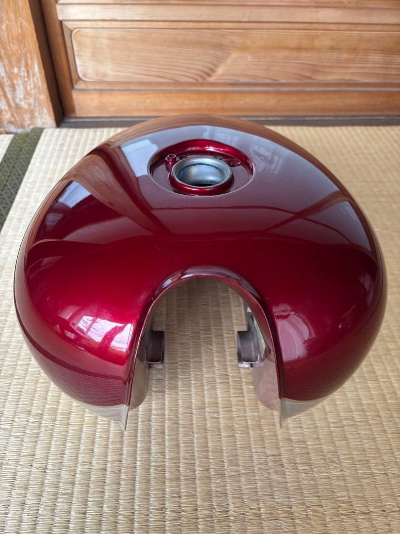 初期型のw650用 赤色タンク