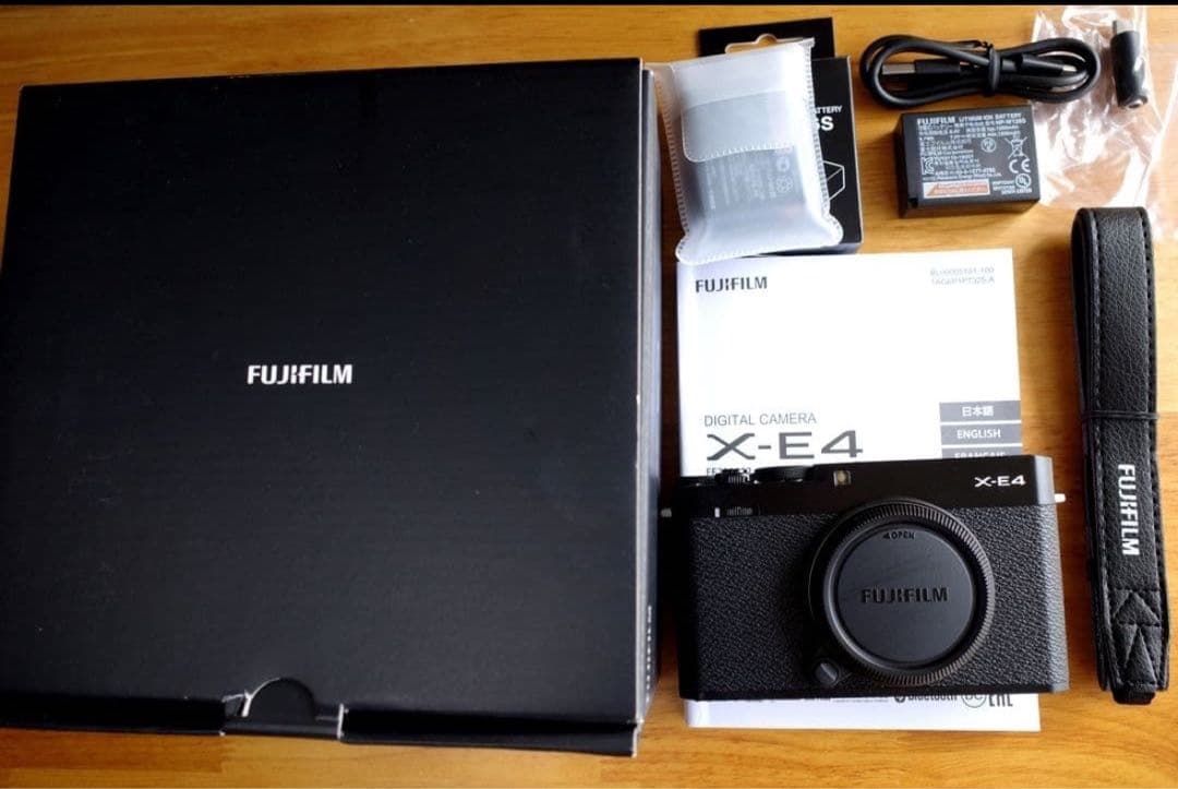 【美品】X-E4　FUJIFILM　ボディ本体ブラック　撮影枚数2612枚