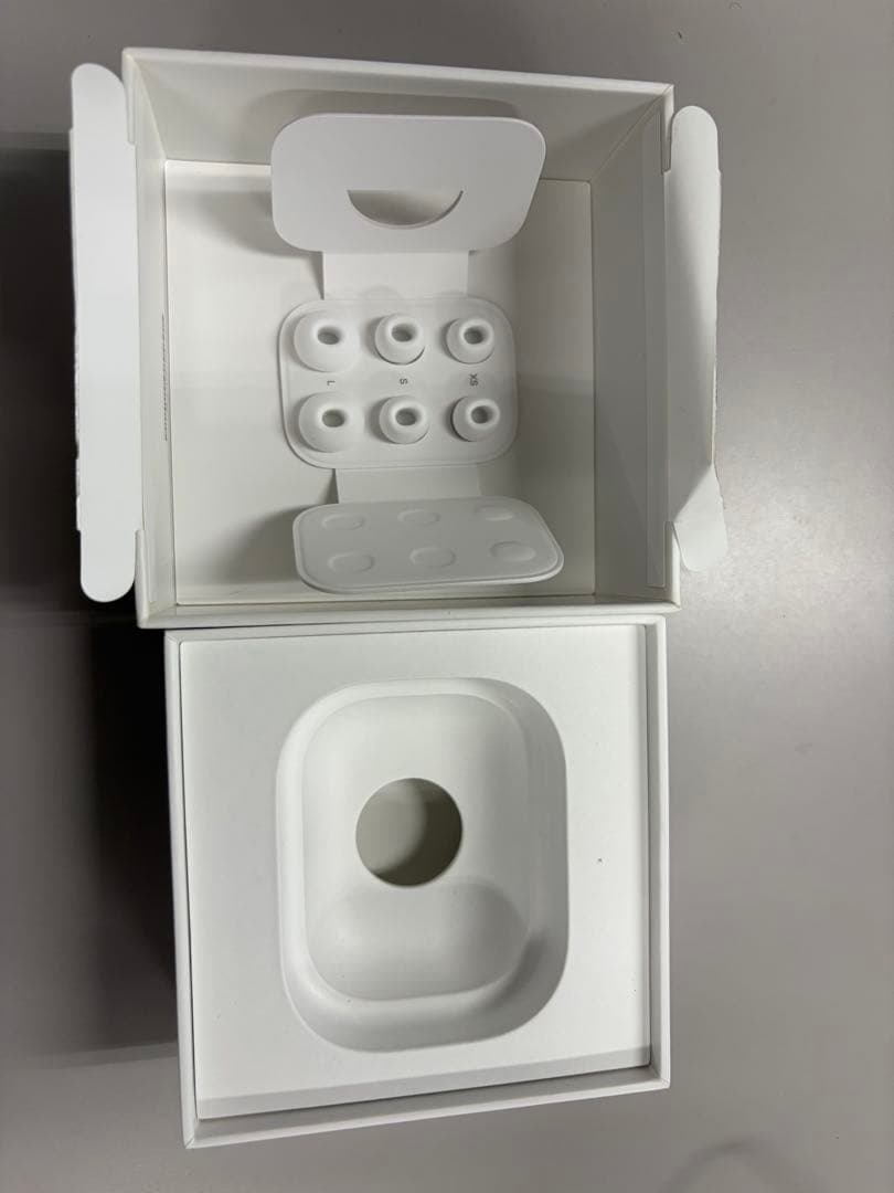 【再出品、確約済】AirPods Pro 第2世代 本体 ホワイト 充電ケース付