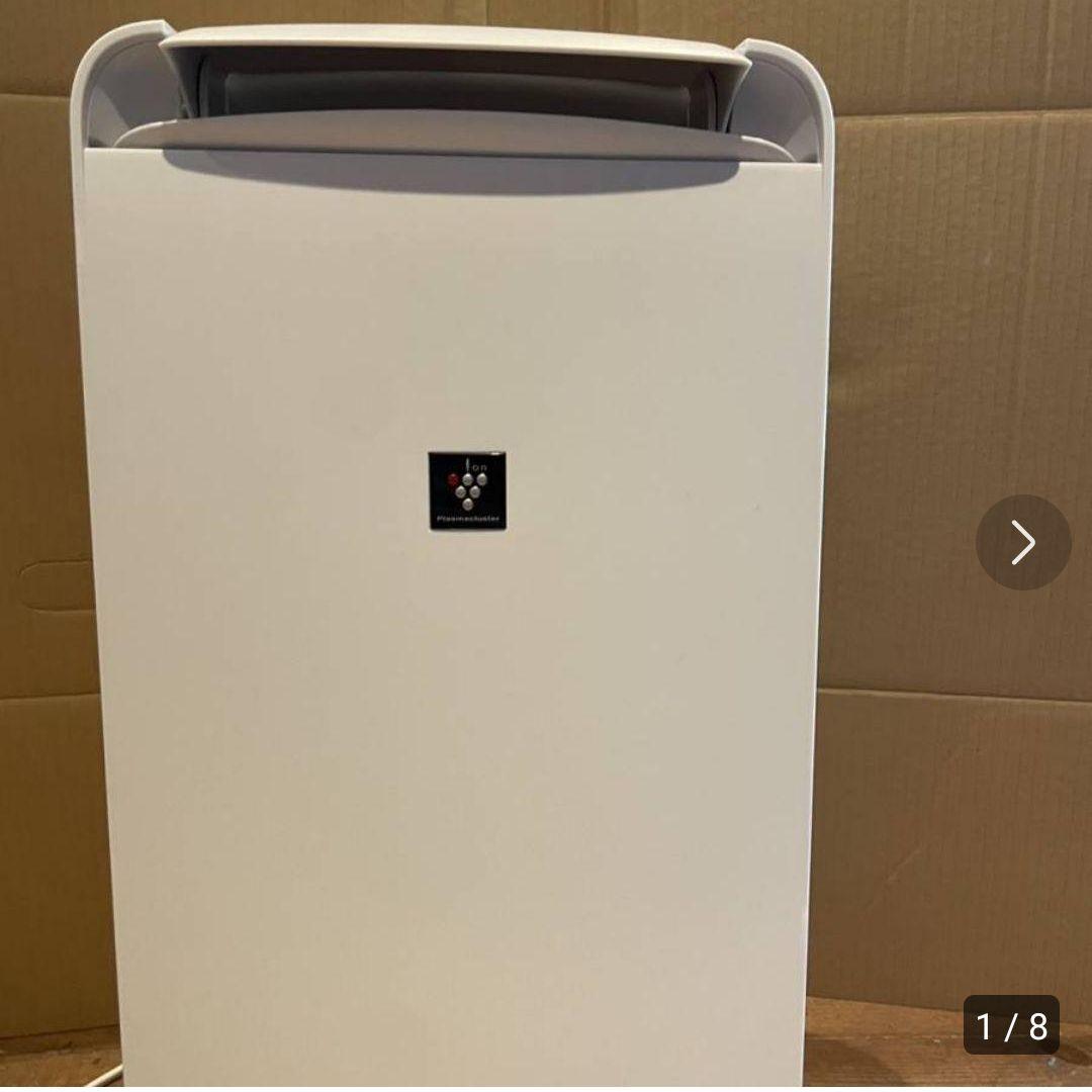 SHARP 衣類乾燥除湿機　CM-L100−W プラズマクラスター 大奉仕中