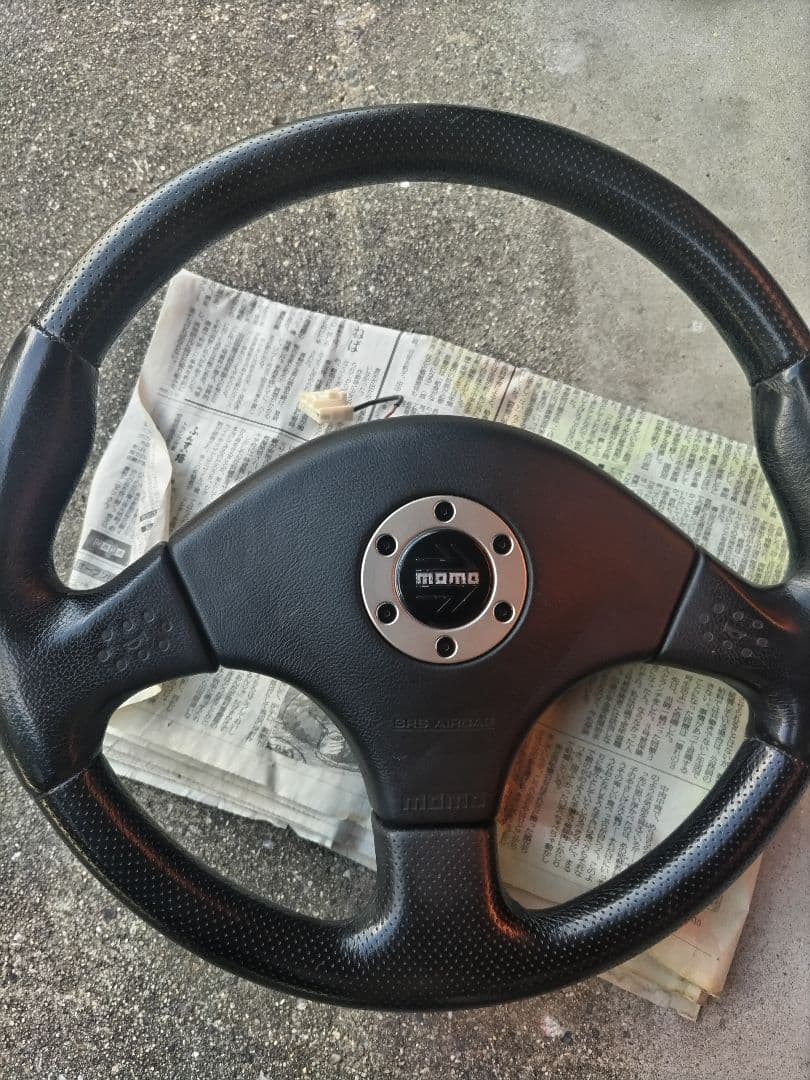 MOMO ステアリング L700ミラにて使用