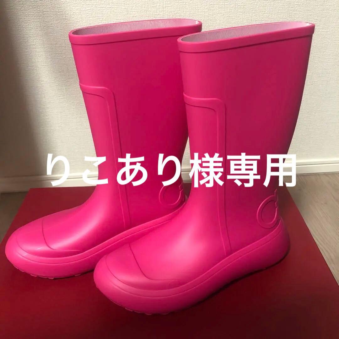 フェラガモ　ピンク ゴム製 ロングブーツ