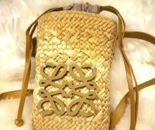 大人気！LOEWEかごバッグ