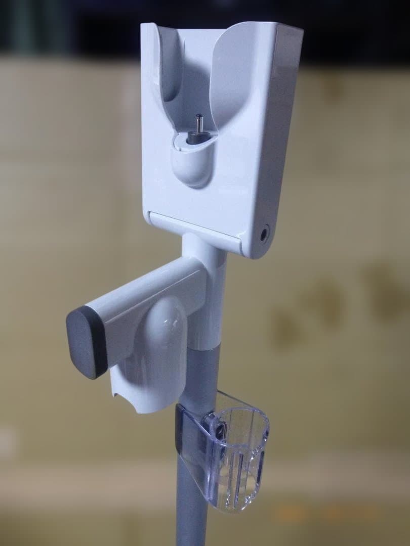 年末の大掃除に　充電スタンド付属　ダイソンSV18　目立つキズ無し　エコ51分