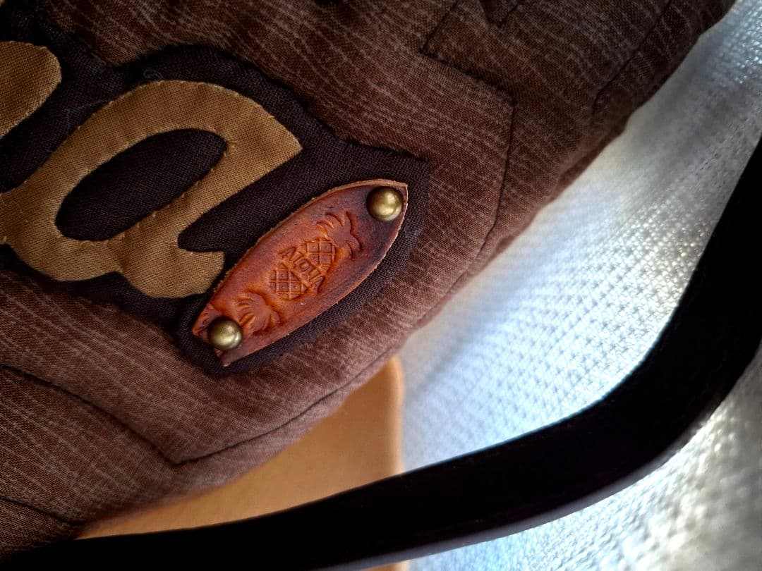 ハワイアンキルト　大きめ　バッグ　パイナップル　2WAY　革タグチャーム付き