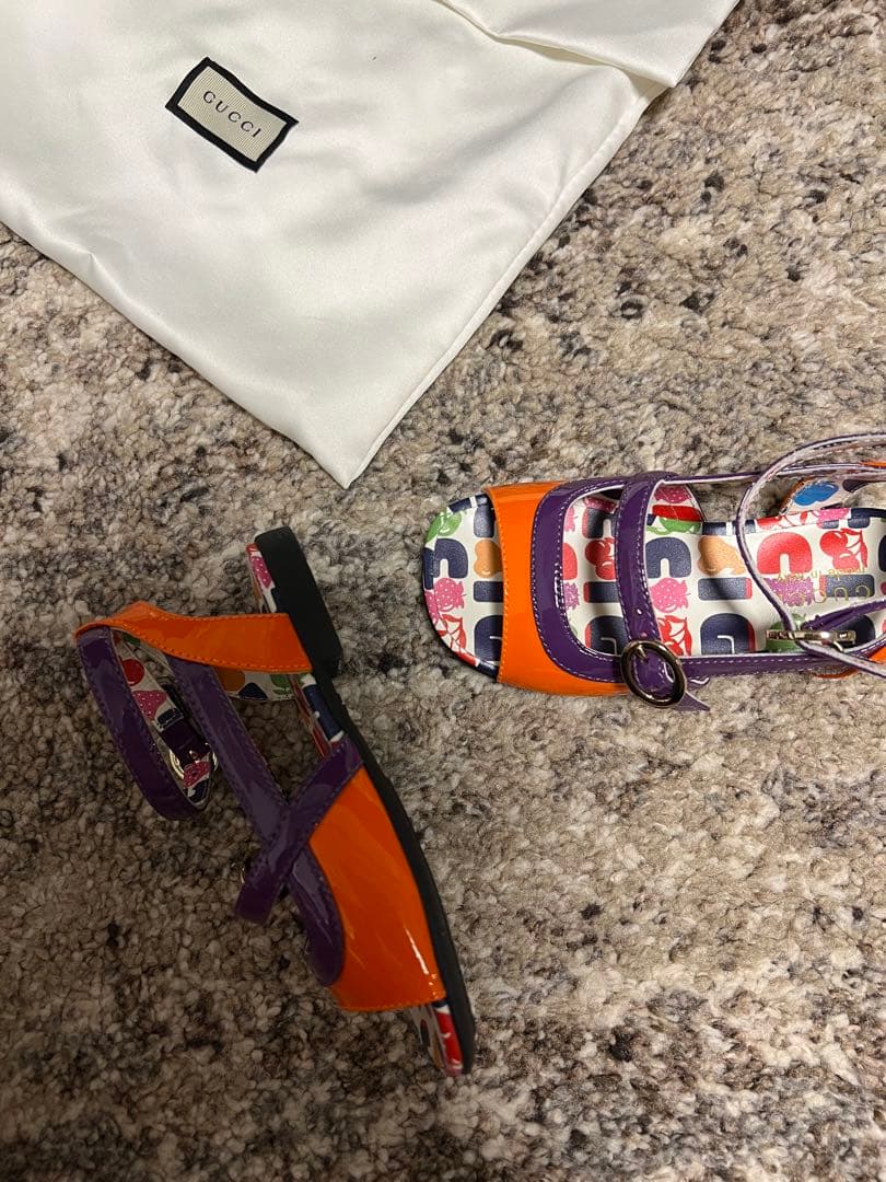 hide正規品Gucci kids サンダル新品　23