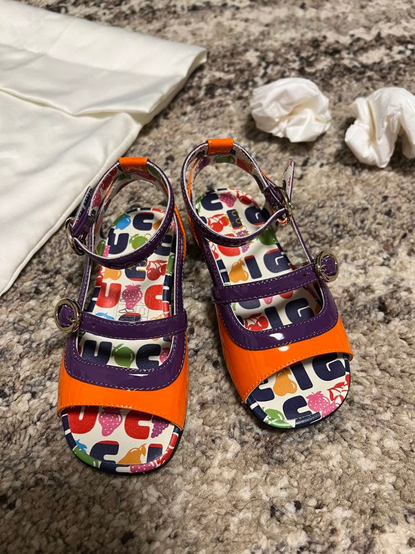 hide正規品Gucci kids サンダル新品　23