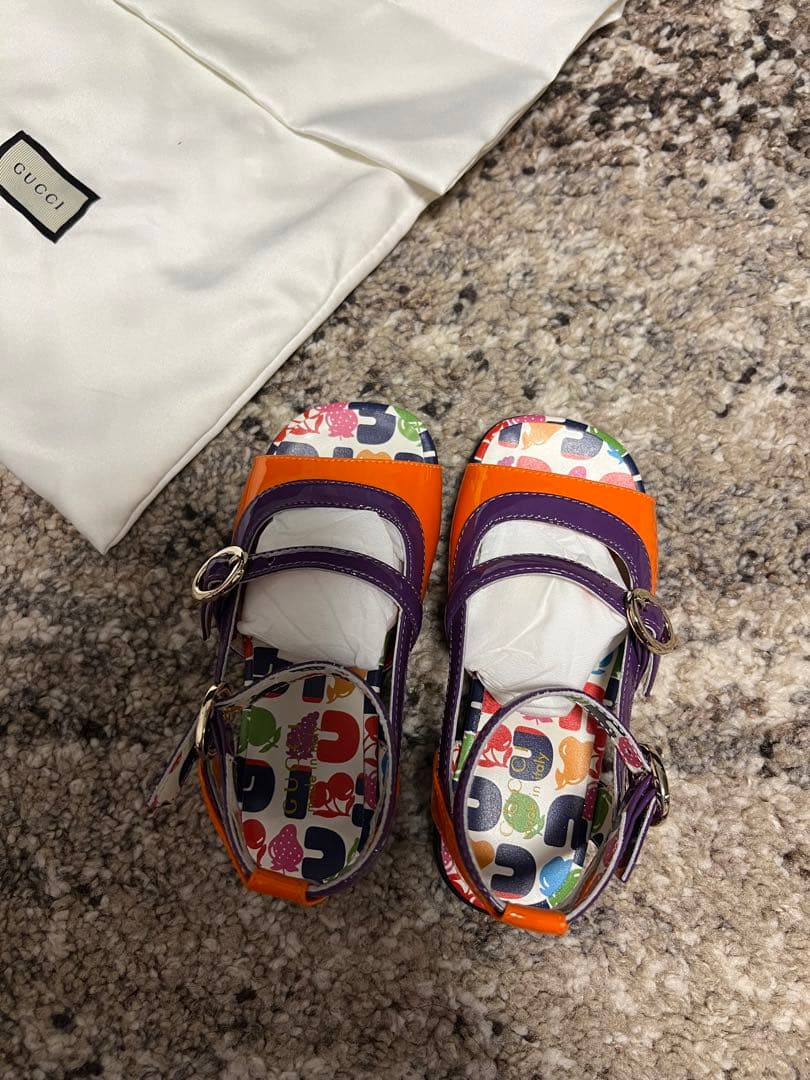 hide正規品Gucci kids サンダル新品　23