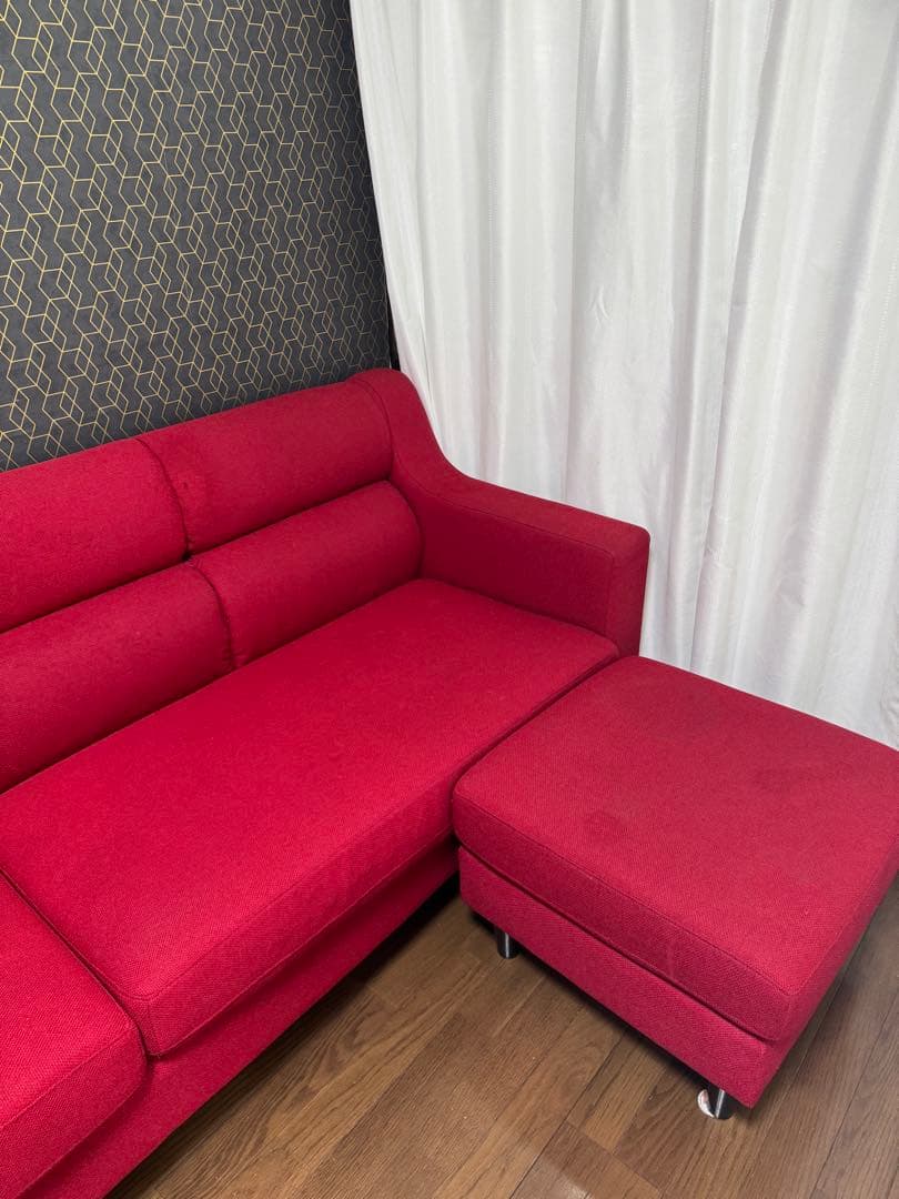 赤い布製コーナーソファ オットマン付き