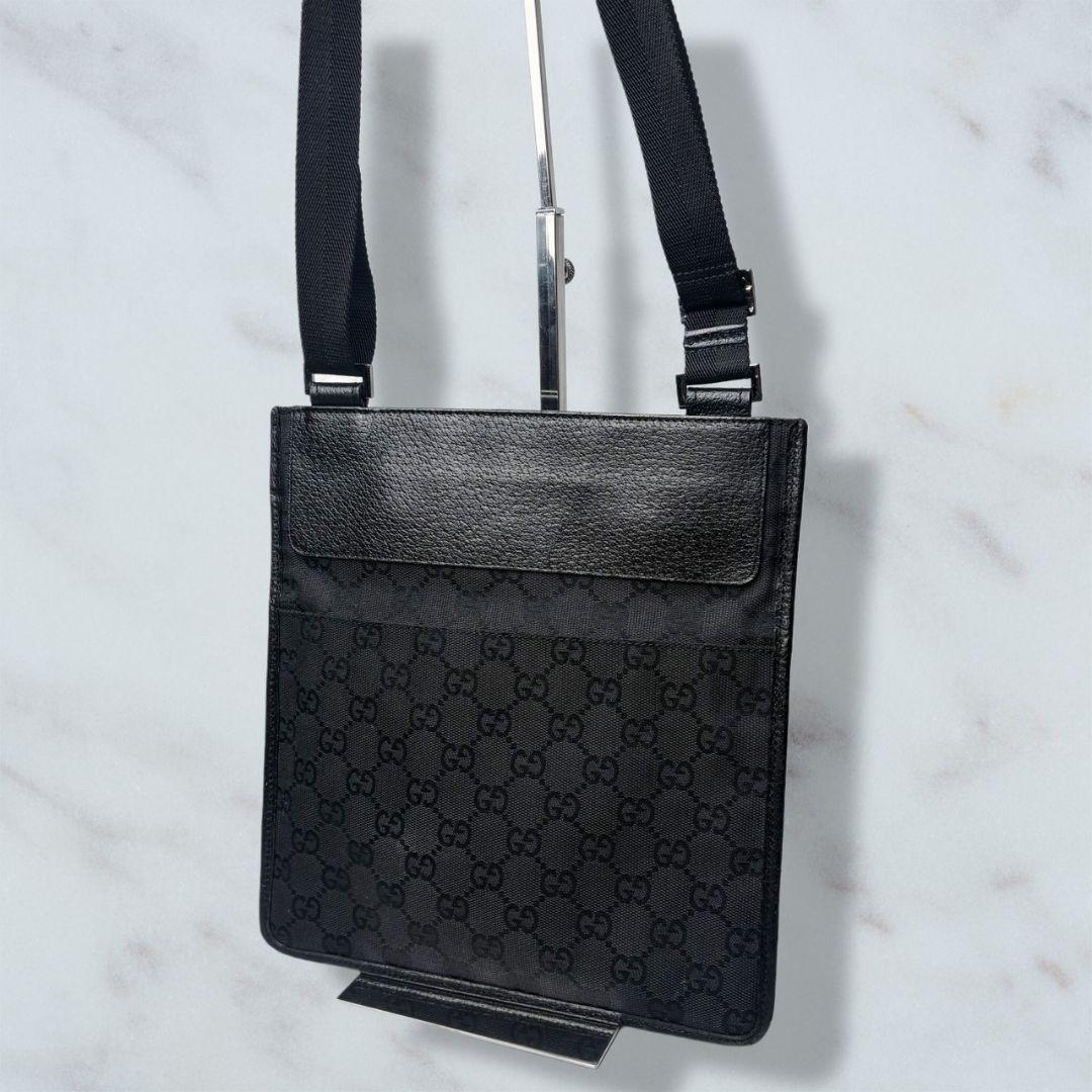 021 極美品 GUCCI ショルダーバッグ 斜めがけ 黒 GG柄 xup5