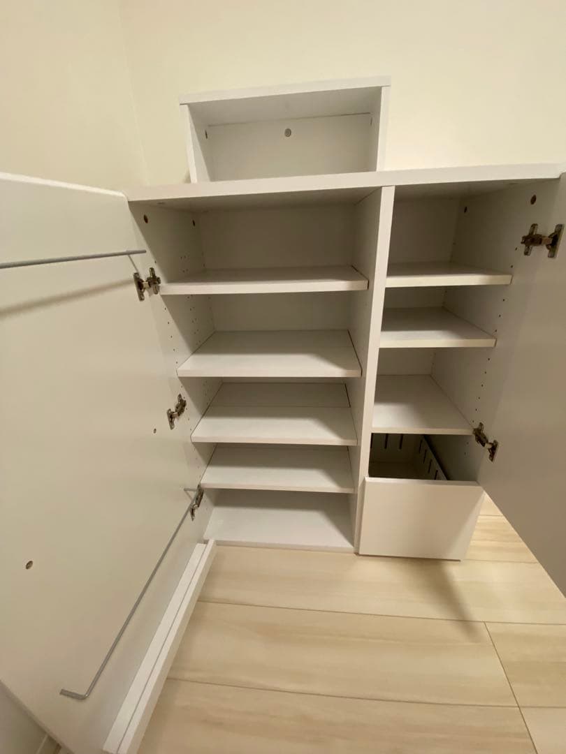 ホワイト収納家具 棚付き 本収納