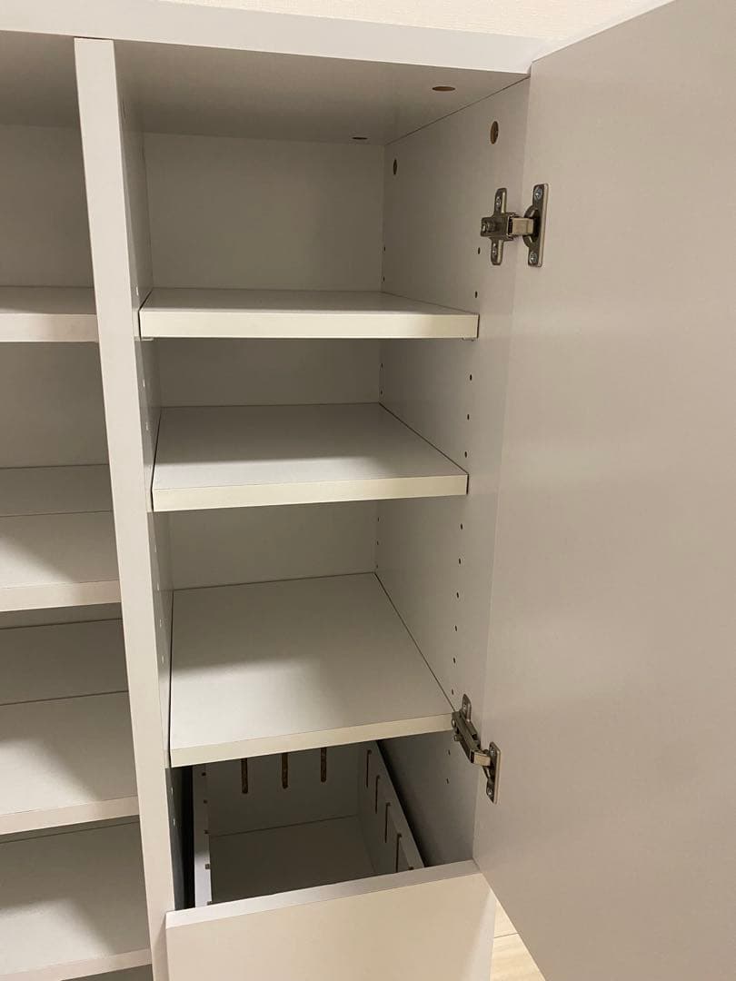 ホワイト収納家具 棚付き 本収納