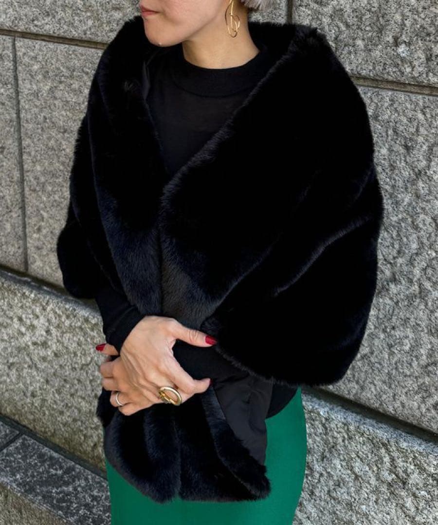 JENNE リッチボリュームファーケープ　ブラック