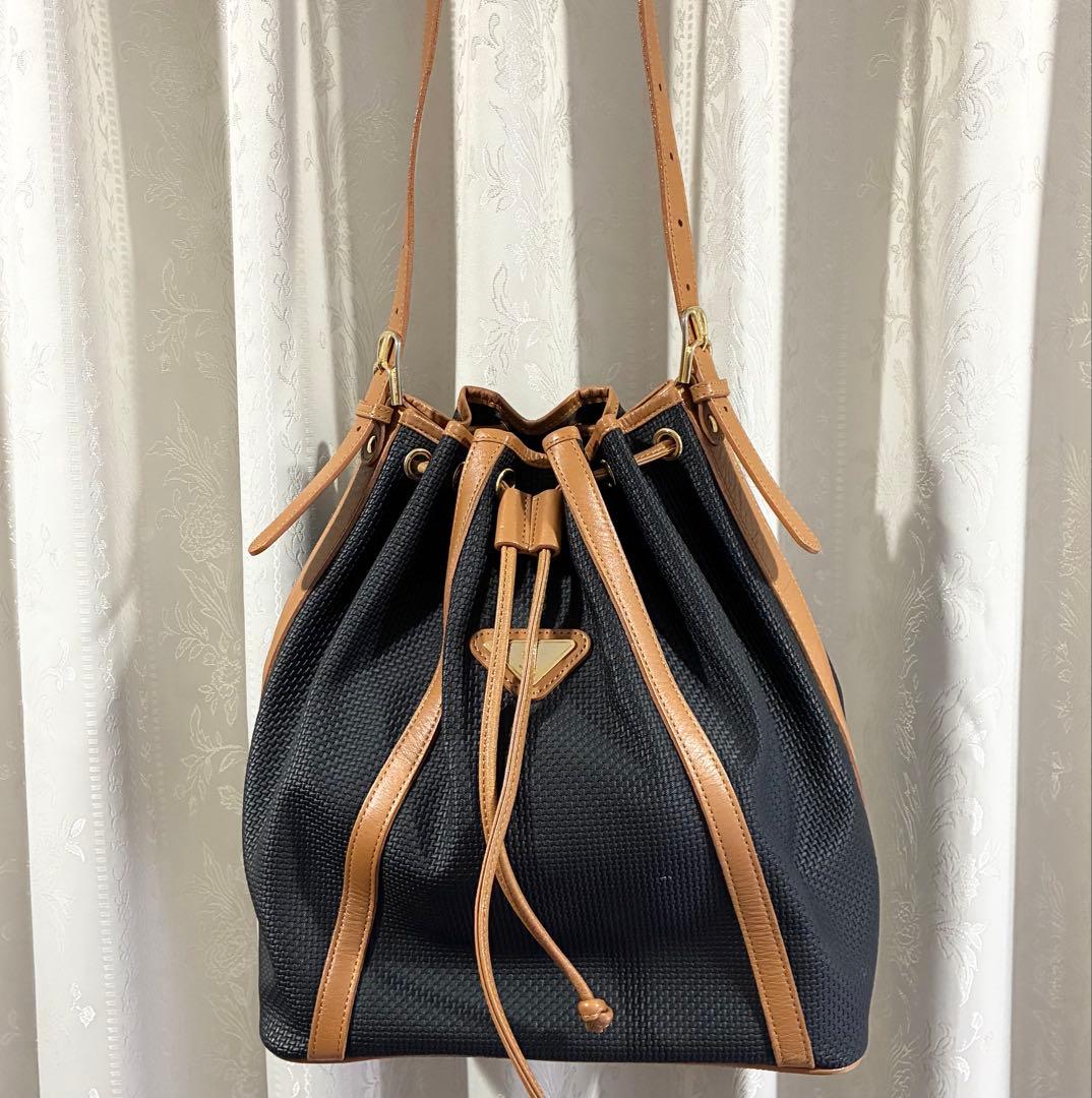 YVES SAINT LAURENT イヴサンローラン 巾着 ショルダーバッグ