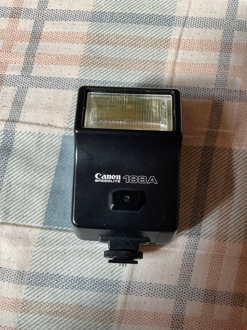 CANON・AE-1。PROGRAM。一眼レフカメラ。【188Aフラッシュ付き】