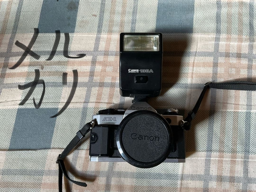 CANON・AE-1。PROGRAM。一眼レフカメラ。【188Aフラッシュ付き】