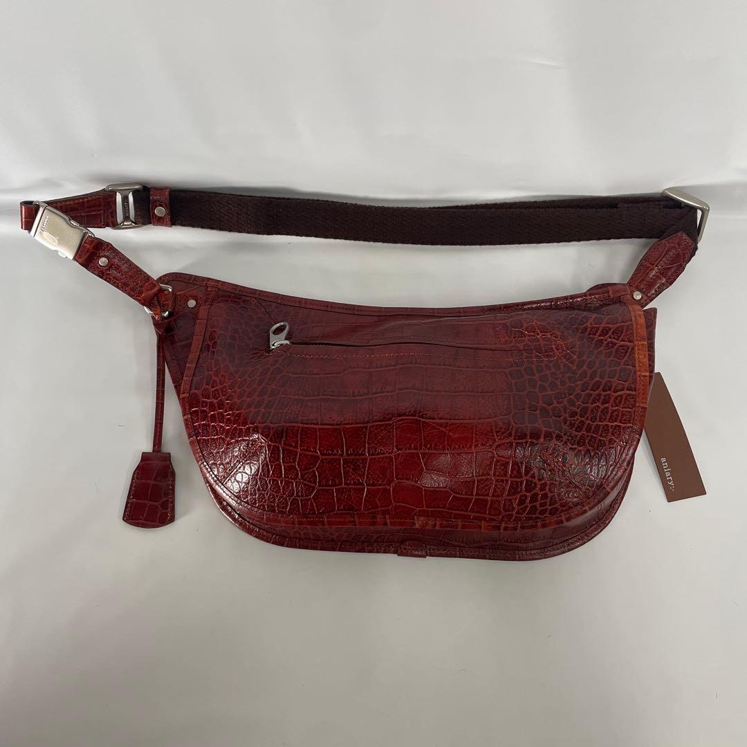 アニアリ フラップ式 アイディアルコンピレーションレザー 牛革 ボディバッグ 赤