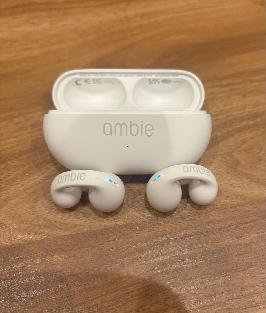 イヤホンambie AM-TW02 Whiteとsocks lavender